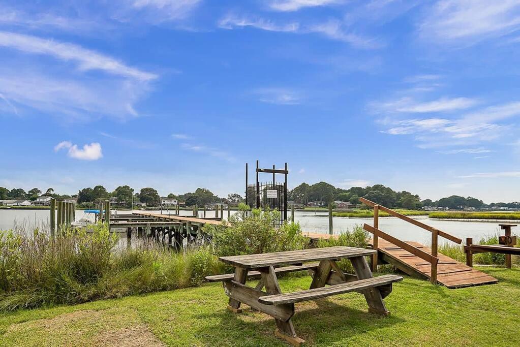 Appartamento Relaxing On The Bay Norfolk Esterno foto